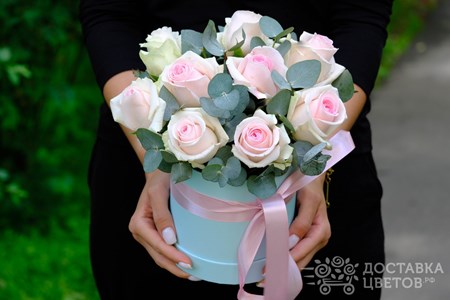 Композиция из 9 розовых роз в коробке "Кокетка"
